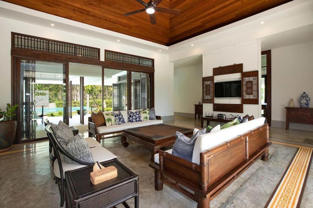 Traditional Elegance, Baan Suan Villa Ban Bang La Exterior photo